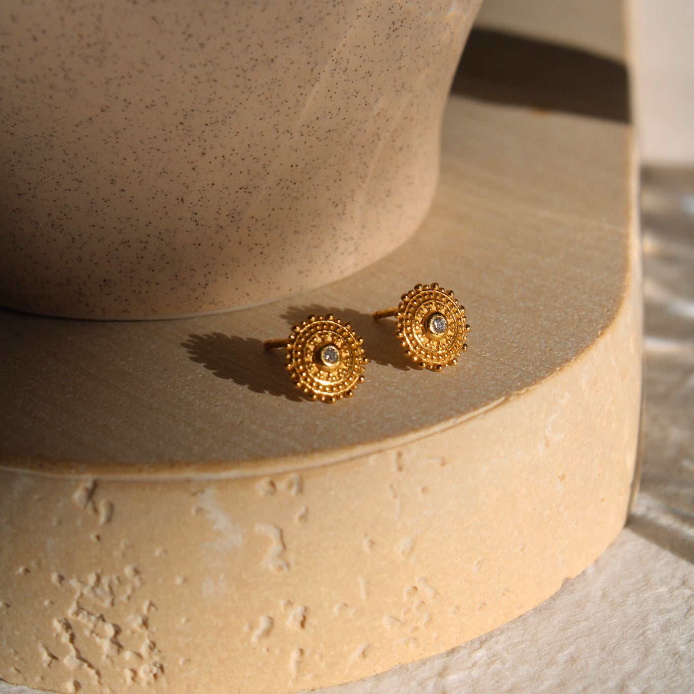 "Golden Sun" elegante Zirkonia Sonnen Ohrstecker