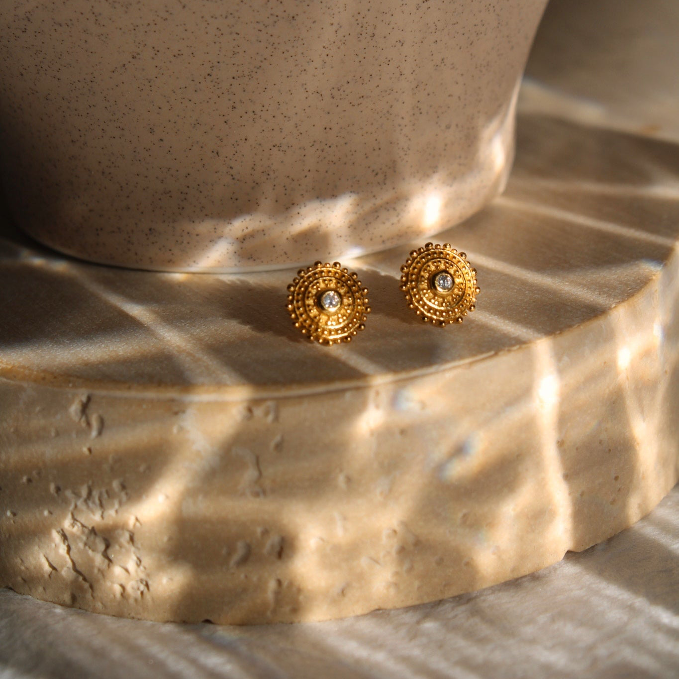 "Golden Sun" elegante Zirkonia Sonnen Ohrstecker