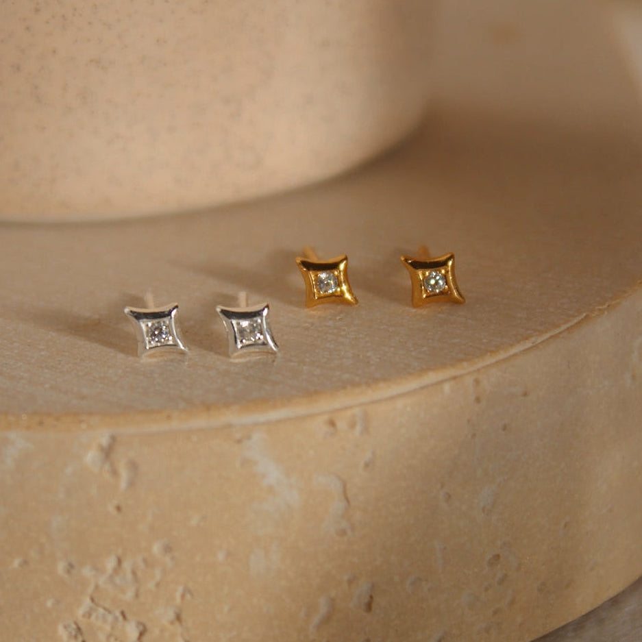 "Tiny Sparks" winzige Zirkonia Ohrstecker