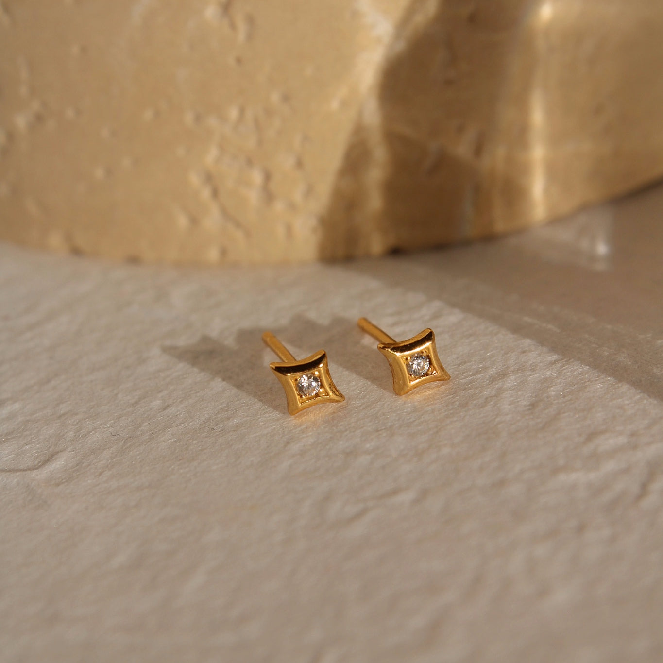 "Tiny Sparks" winzige Zirkonia Ohrstecker