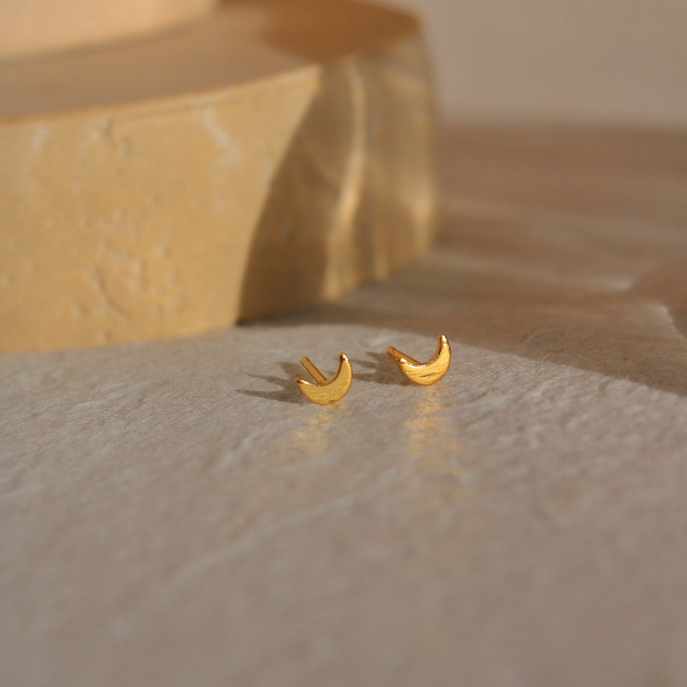"Tiny Moons" winzige Mond Ohrstecker