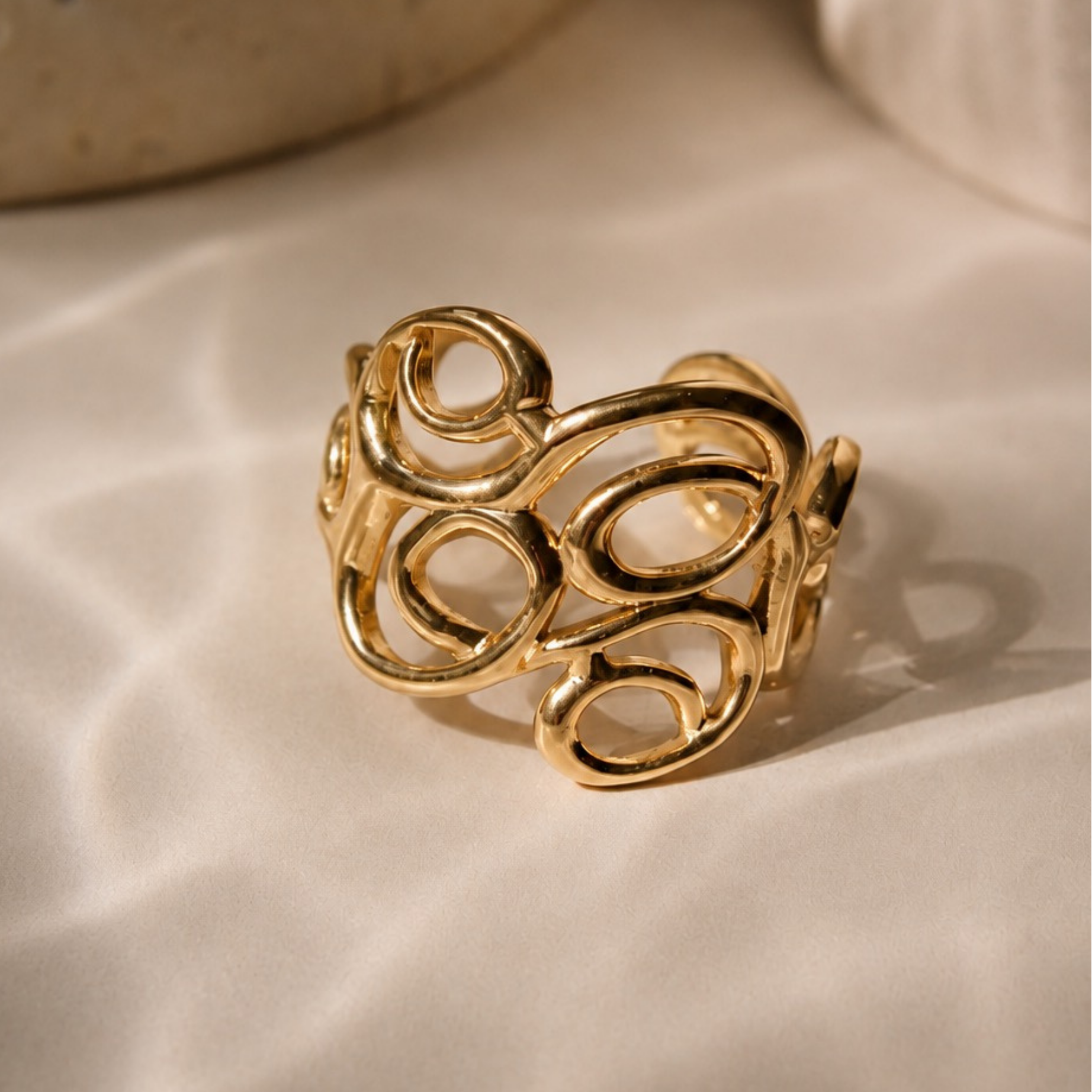 Skulpturaler Edelstahl Statement Ring in Gold