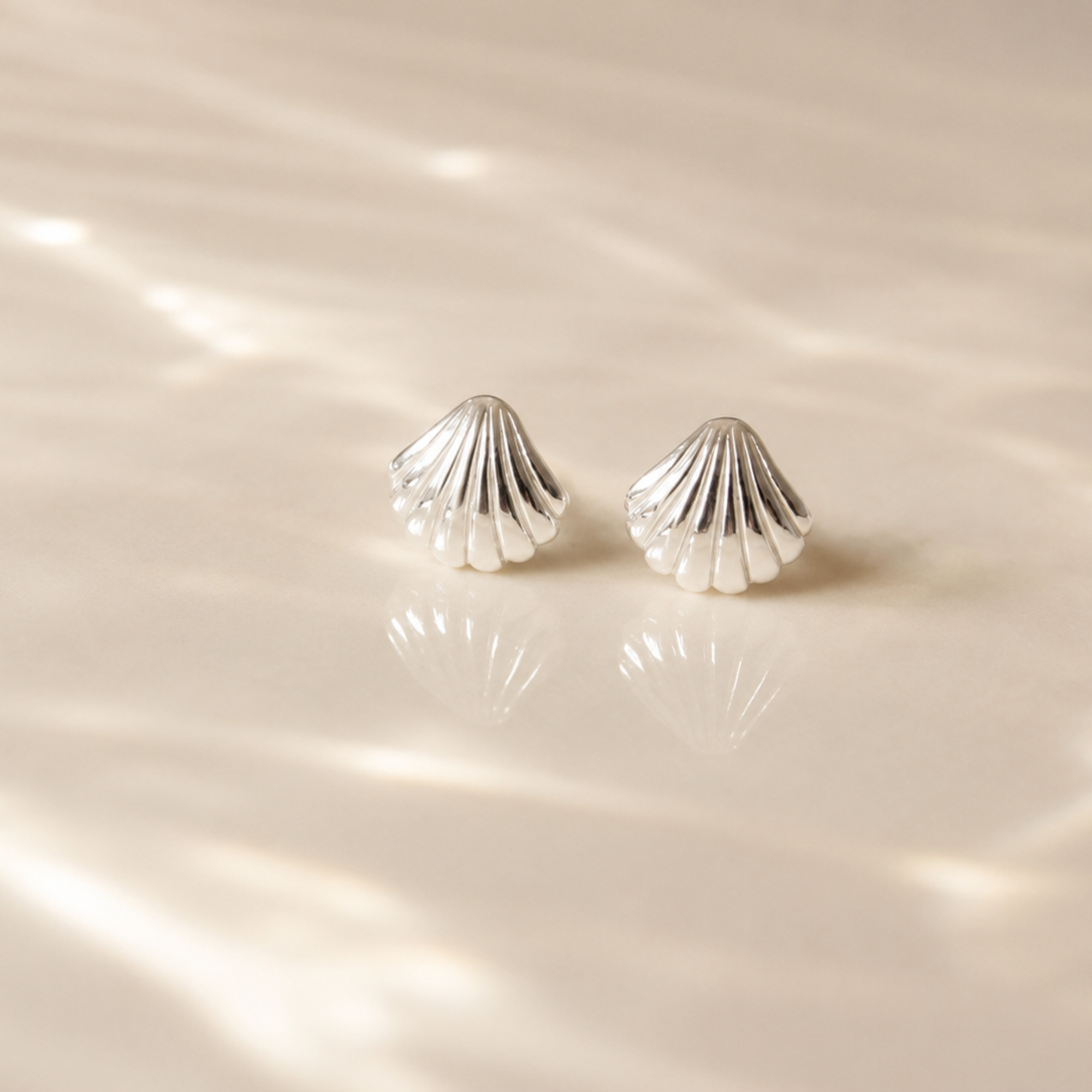 "Shelly" hochwertige Ohrstecker mit Muscheldesign
