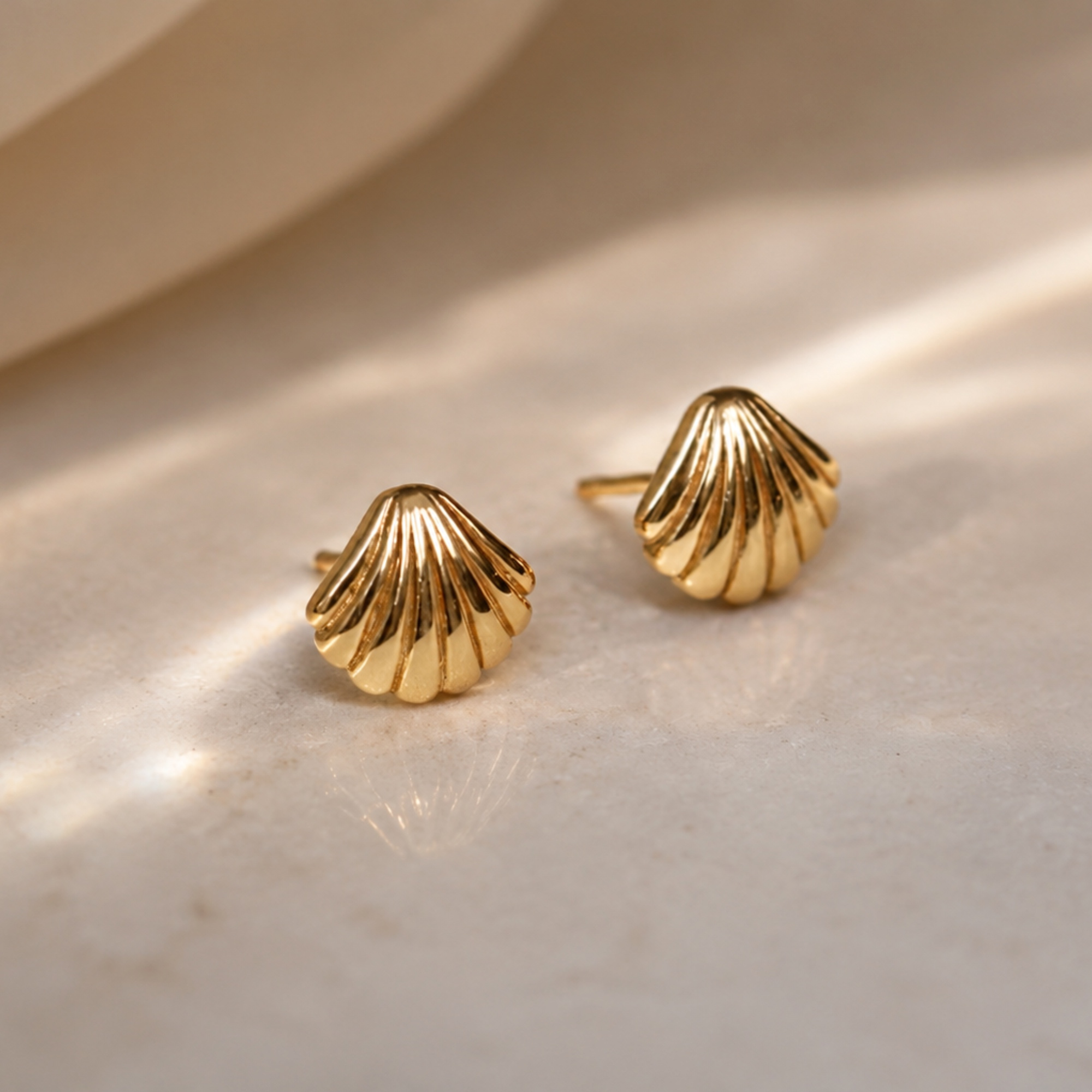 "Shelly" hochwertige Ohrstecker mit Muscheldesign