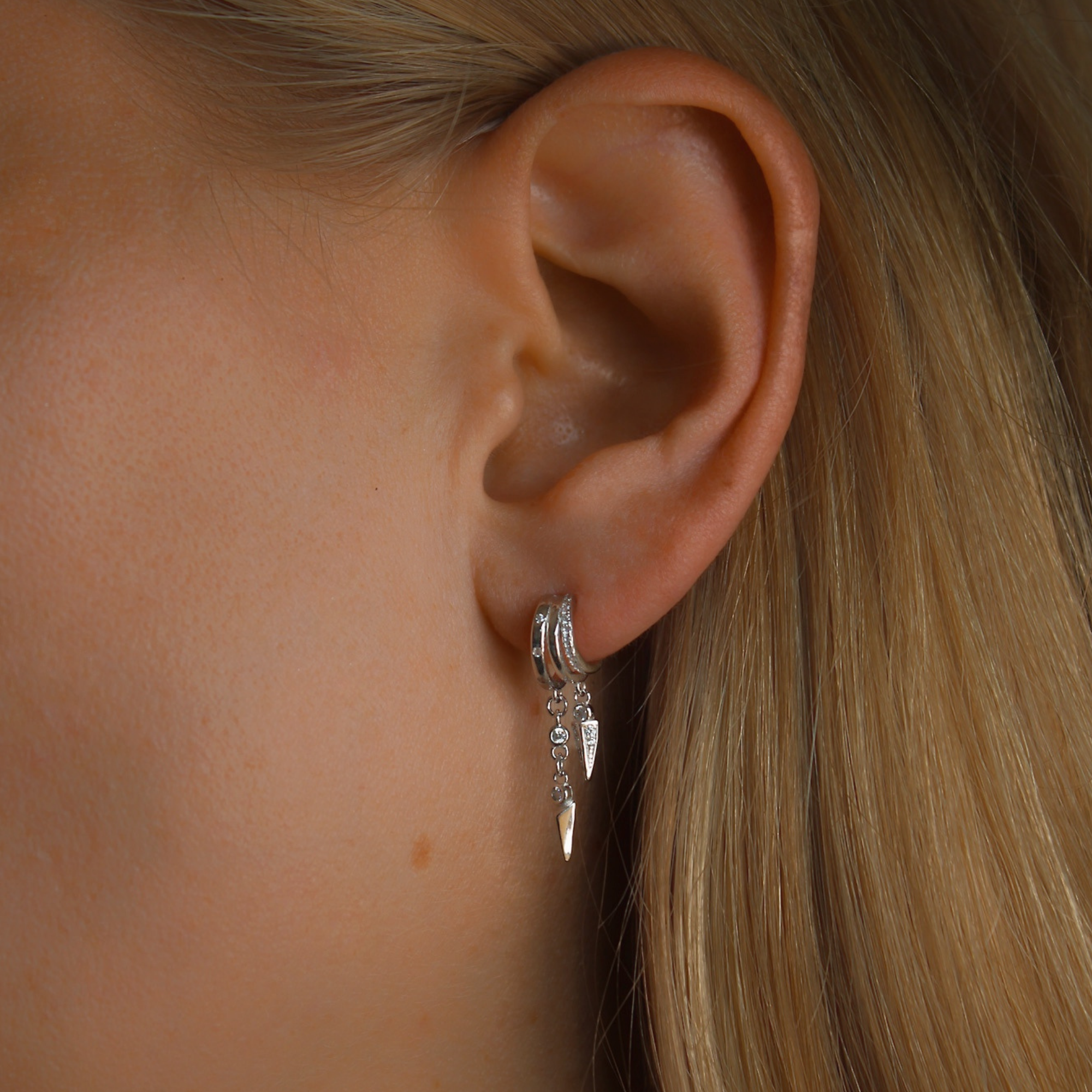 Arrowlight Hoops - Sterlingsilber Huggies mit Zirkonia