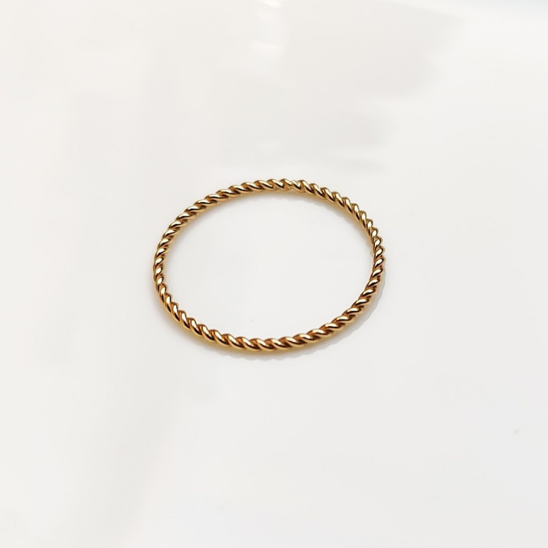 Zarter gedrehter Goldfilled Ring